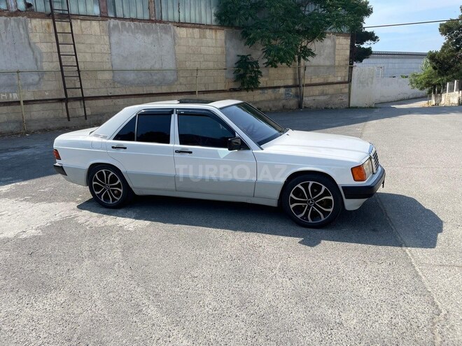 Mercedes 190-4