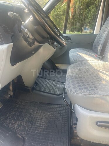 Ford Transit-3