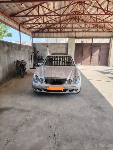 Mercedes E 240-1