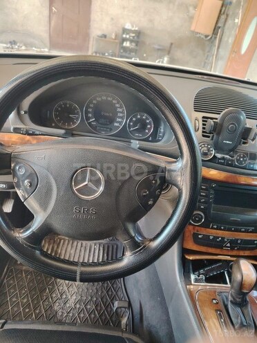 Mercedes E 240-4