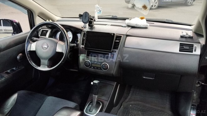 Nissan Tiida-12