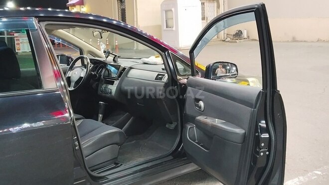 Nissan Tiida-13