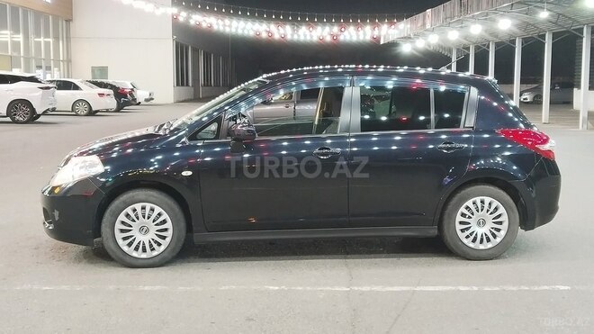 Nissan Tiida-5