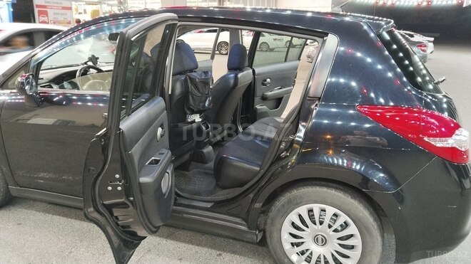Nissan Tiida-15