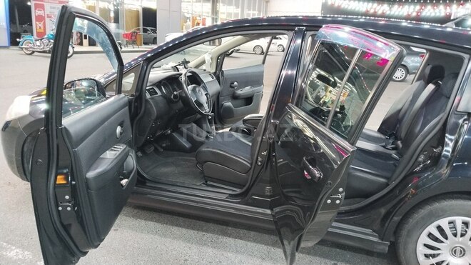 Nissan Tiida-14