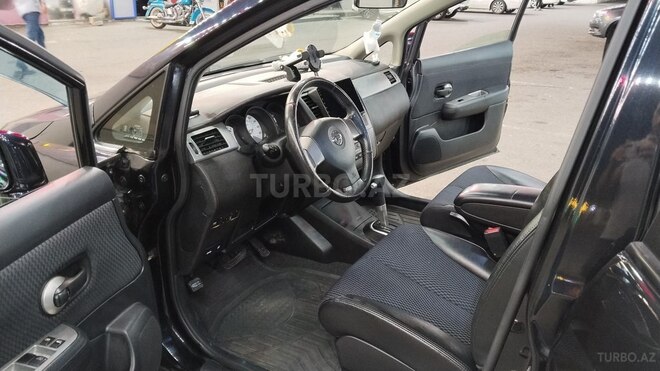 Nissan Tiida-11