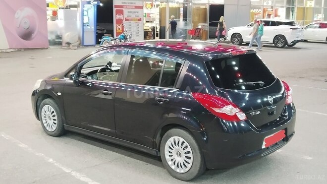 Nissan Tiida-4