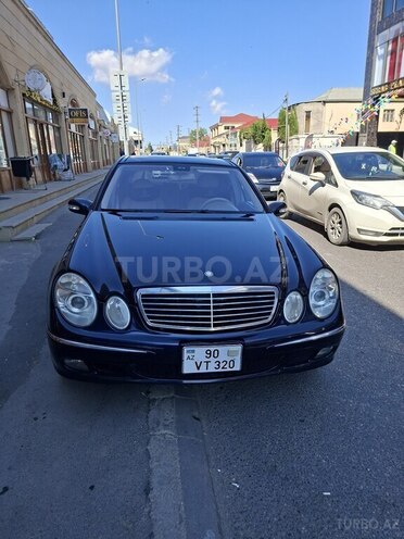 Mercedes E 320-1