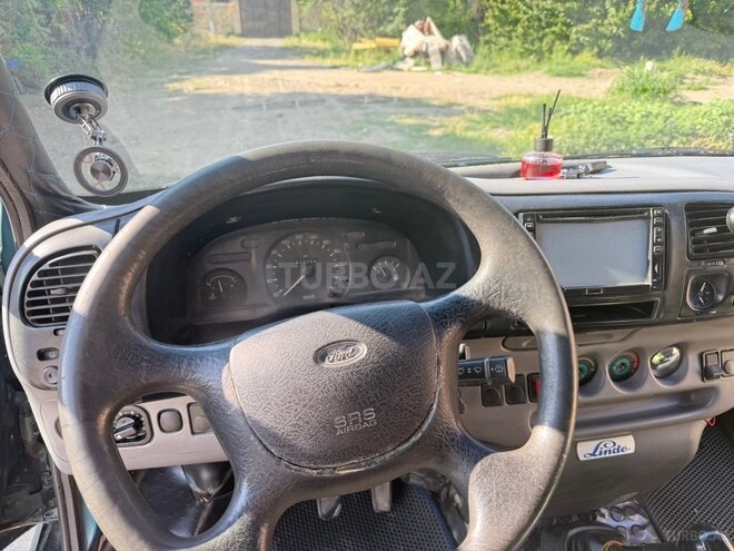 Ford Transit-3