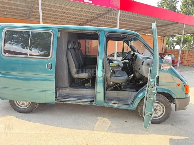 Ford Transit-15