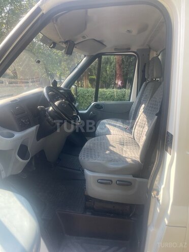 Ford Transit-5