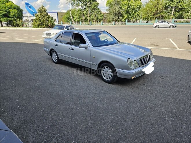 Mercedes E 240-2