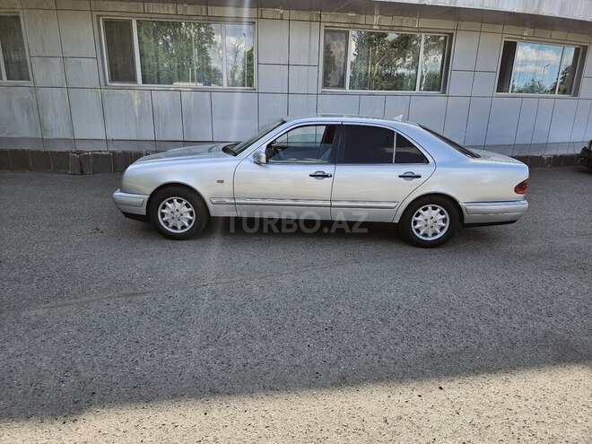 Mercedes E 240-8
