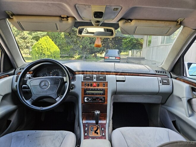 Mercedes E 240-9