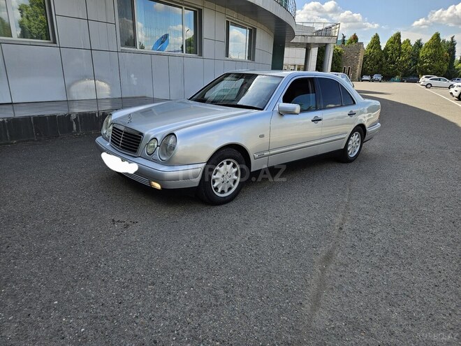 Mercedes E 240-7
