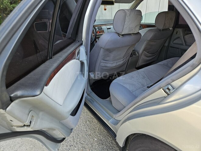 Mercedes E 240-12