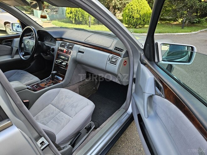 Mercedes E 240-15