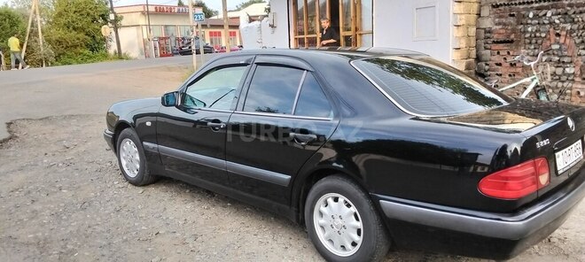Mercedes E 200-4