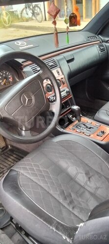 Mercedes E 200-6