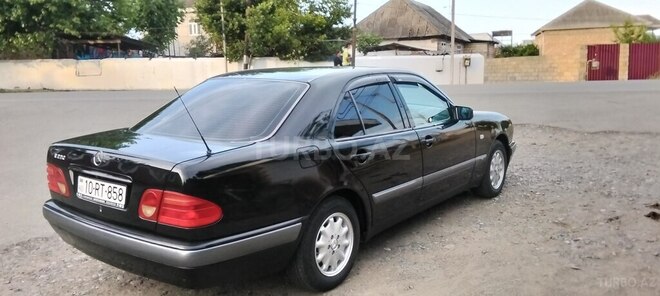 Mercedes E 200-5