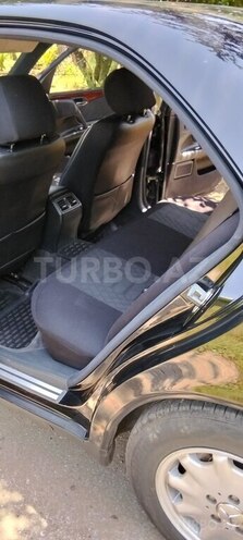 Mercedes E 200-13