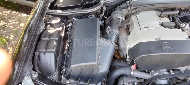 Mercedes E 200-17