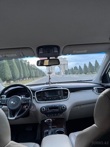 Kia Sorento-12
