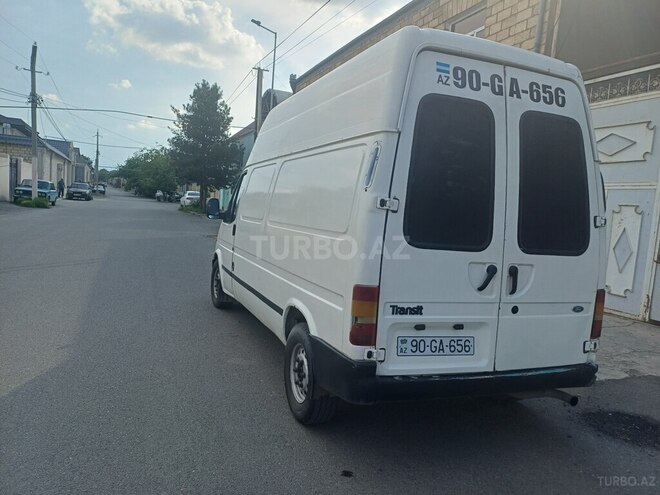 Ford Transit-4