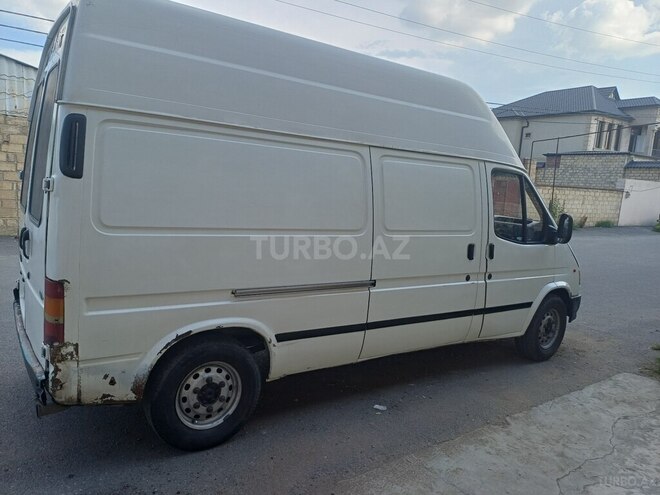 Ford Transit-5