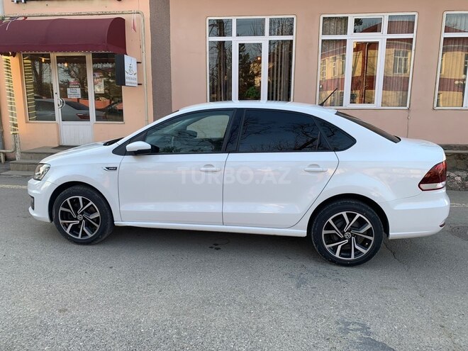 Volkswagen Polo-5
