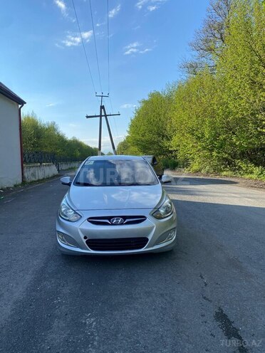 Hyundai Accent-1