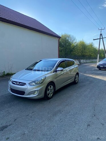 Hyundai Accent-2