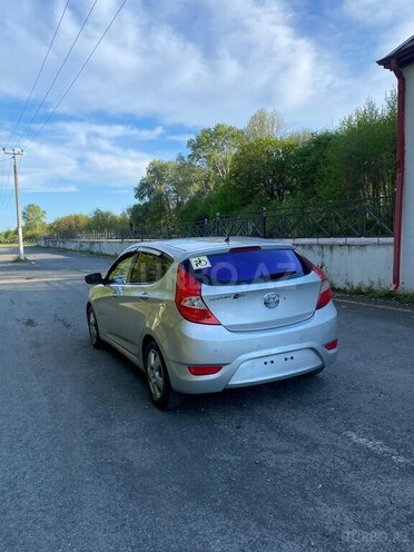 Hyundai Accent-4