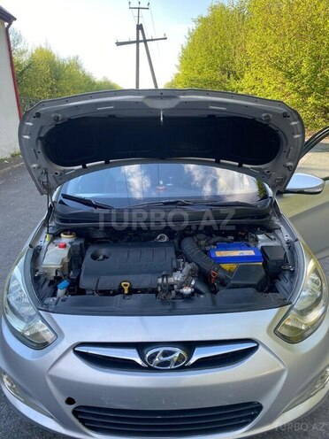 Hyundai Accent-5