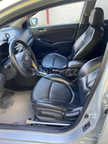 Hyundai Accent-7