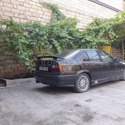 BMW 318-4
