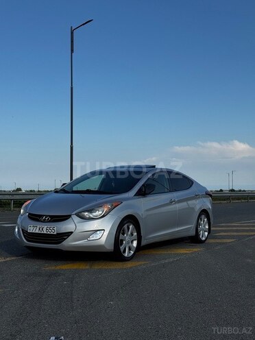 Hyundai Elantra-3