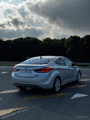 Hyundai Elantra-6
