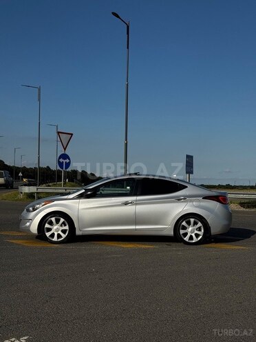 Hyundai Elantra-5