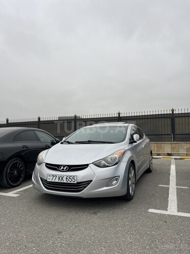 Hyundai Elantra-1