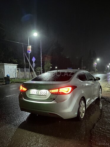 Hyundai Elantra-9
