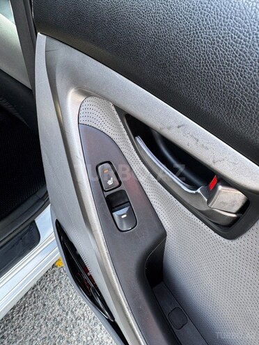 Hyundai Elantra-17