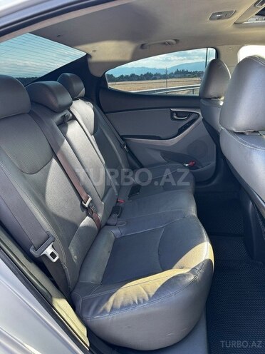 Hyundai Elantra-14