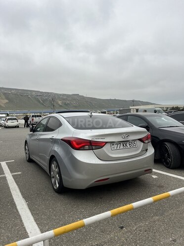 Hyundai Elantra-10