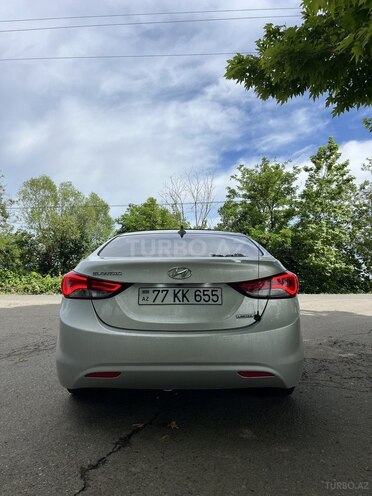 Hyundai Elantra-7