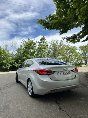 Hyundai Elantra-8