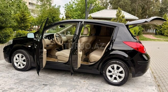 Nissan Tiida-10