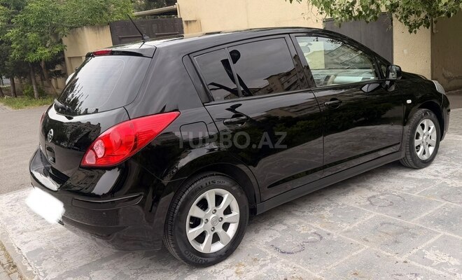 Nissan Tiida-4