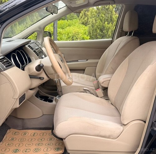 Nissan Tiida-11