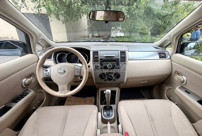Nissan Tiida-15